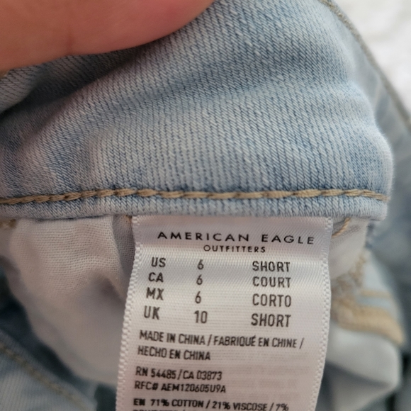 American Eagle Outfitters - Picture 3 of 3